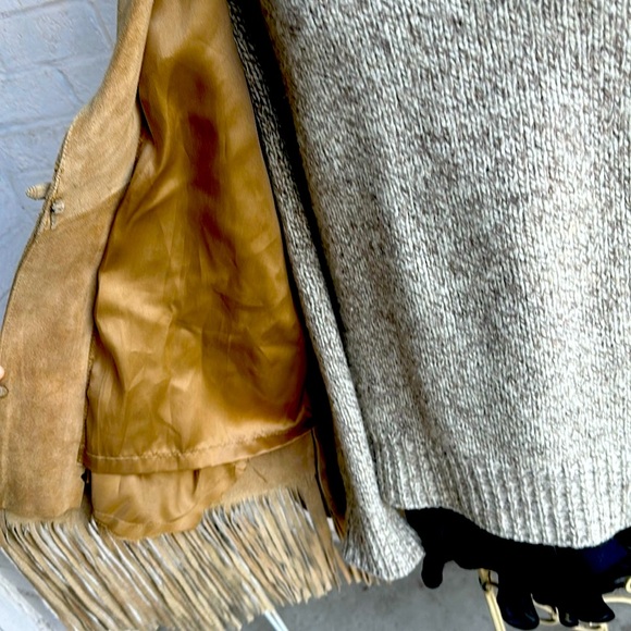 VINTAGE 3B WEST by Tansmith Native American Beaded, Fringed Tan Suede Jacket - Picture 7 of 11